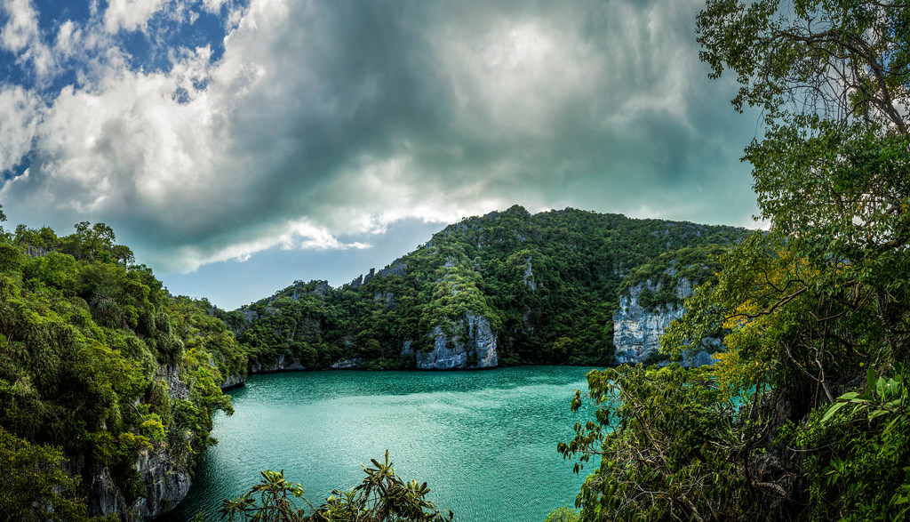 Emerald lagoon, Ang Thong National Marine Park by Julie. D Ang Thong National Marine Park photo
