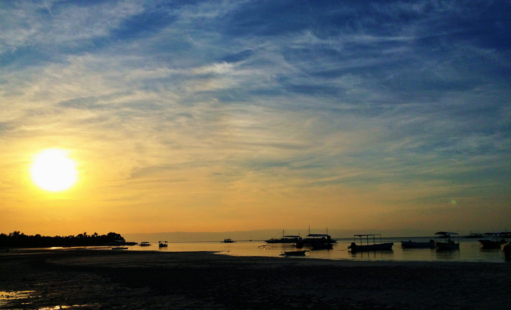 The sun sets at Doljo. by camilleskii Doljo Beach bohol photo